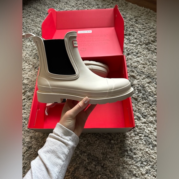 Not the right size, never worn - Picture 4 of 5